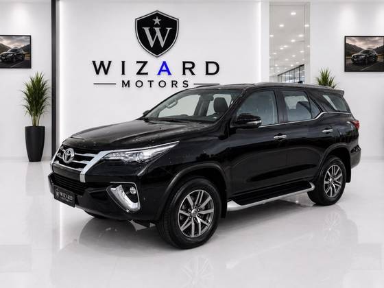 TOYOTA HILUX SW4 2.8 SRX 4X4 7 LUGARES 16V TURBO INTERCOOLER DIESEL 4P AUTOMÁTICO